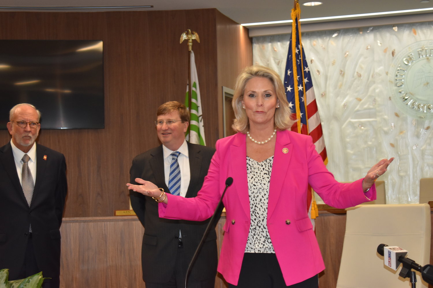 Residents turn out to see Gov. Reeves sign landfill bill in Ridgeland